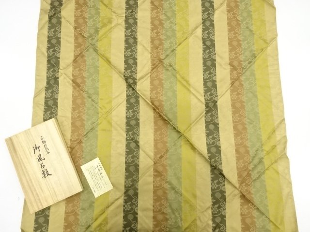 正絹　笹蔓緞子織り出し　風呂敷